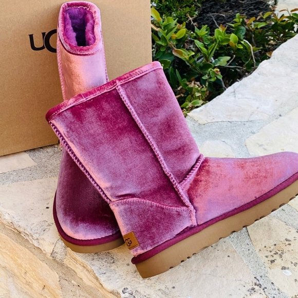 BNIB UGG CLASSIC SHORT II VELVET BOOTS